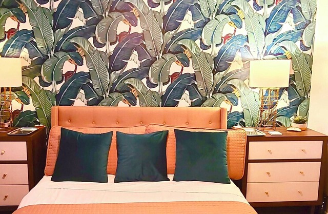 Lotus Bay-200 steps to Beach Sunsets, Pet Friendly & close to Wineries