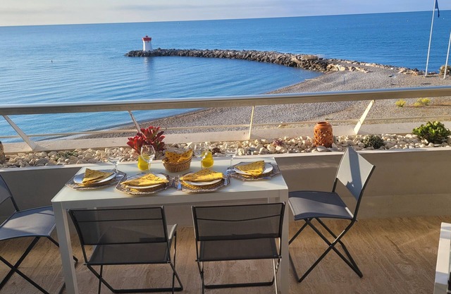 Exclusivo apartamento frente al mar Marina Baie des Anges