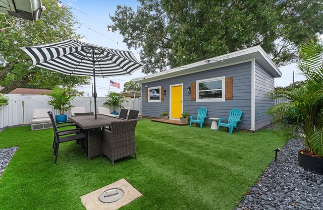 Lounge Getaway – Minutes from Buccaneers Stadium, Airport & Entertainment