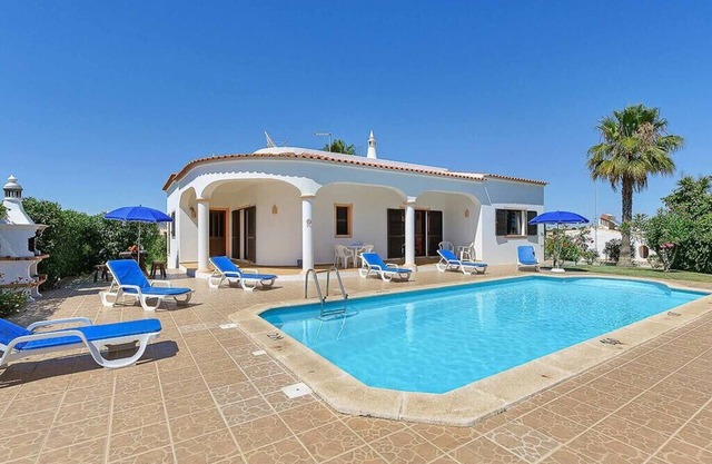 Lourenço - Amazing Villa with private pool, air/con, BBQ, Free Wi-Fi, near amenities