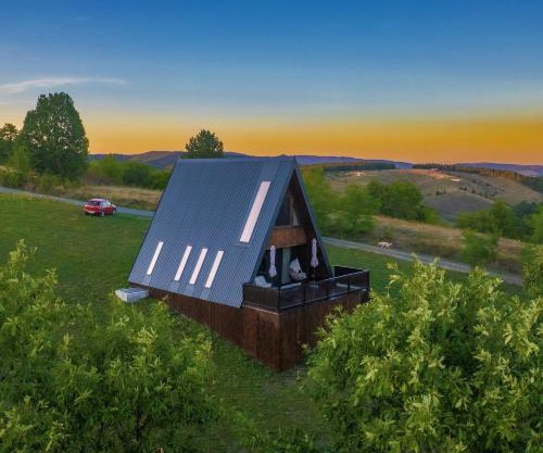 Love shack Cabin in Mušići, near Divčibare, beautiful landscape, unique design
