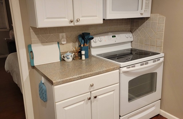 Lovely 1-Bedroom Apartment -Less then 2 miles from RUTGERS