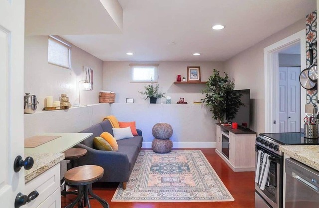 Lovely 1 Bedroom Downstairs Apartment