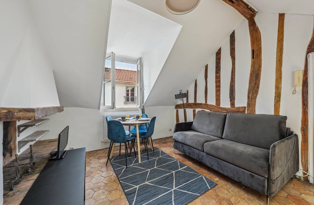 Lovely 1BR in The Heart of Latin Quarter