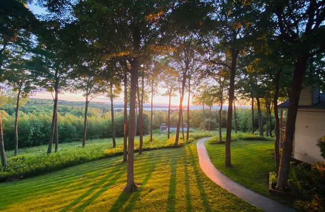 Lovely 2 bdrm 2 ba condo with awesome view of Egg Harbor short walk to downtown