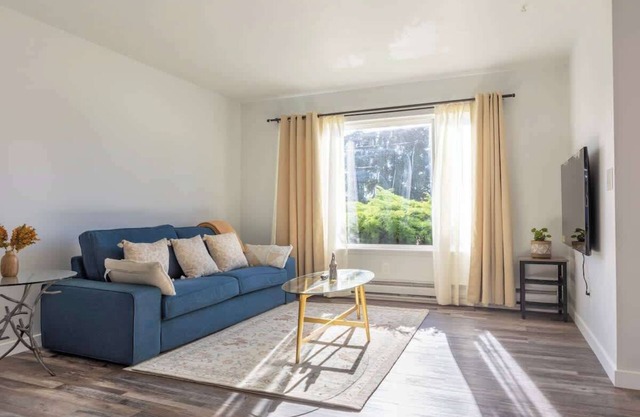 lovely 2-bedroom apartment with free parking