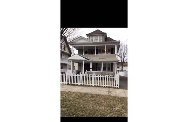 Lovely 2 bedroom rental with free parking