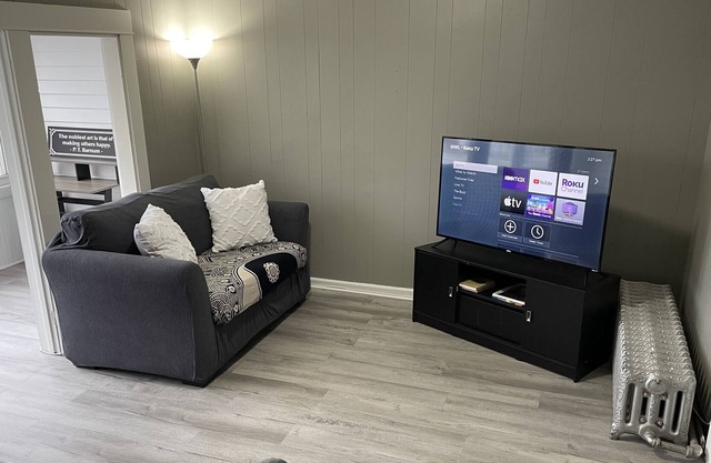 Lovely 3 BD Rental Unit With Free Parking