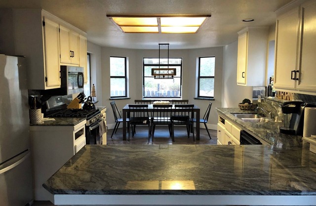 Lovely 3-bedroom house with WiFi in South Lake Tahoe