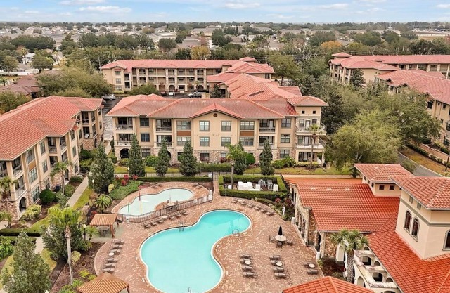 Lovely 3 Bedroom 3 Bathroom Condo in Bella Piazza