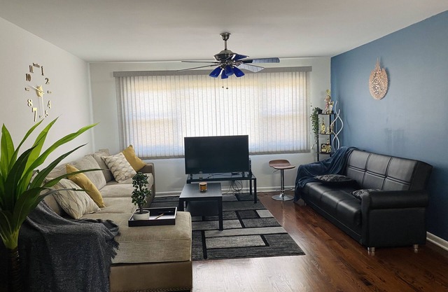 Lovely 3 Bedroom Apartment with ample street parking