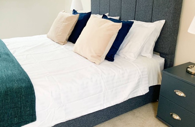 Fantastic 3 bedroom house in Andover which can sleep 5 guests. Free parking on the driveway.