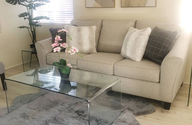 Lovely 4BR3BA House downstairs office private fenced yard 30% monthly discount