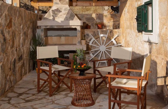 Stone villa Paradise (Villa Nikola)