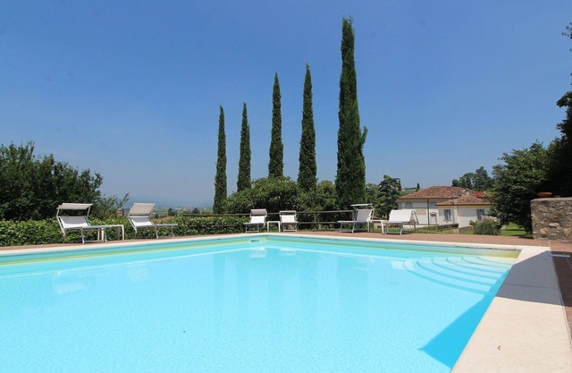 Bonito apartamento para 8 personas con piscina, WIFI, A/C y TV, cerca de Verona