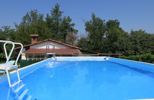 Bonito apartamento en villa para 6 personas con piscina, WIFI, TV, patio y mascotas permitida