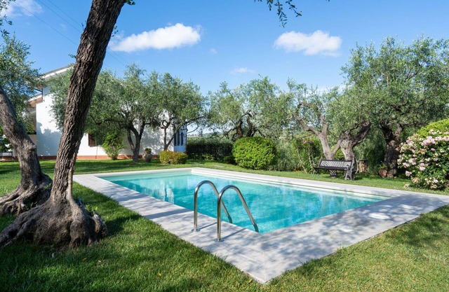 Apartamento en villa con A/C, WIFI, piscina, TV, patio, mascotas permitida, vista panorámica