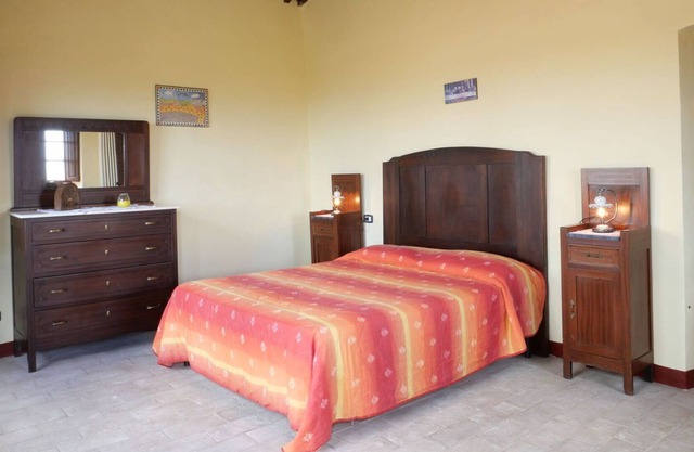 Bonito apartamento en villa para 6 personas con piscina, WIFI, TV, patio y aparcamiento