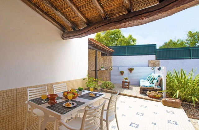 Precioso apartamento en villa para 4 personas con A/C, WIFI, piscina, TV y patio
