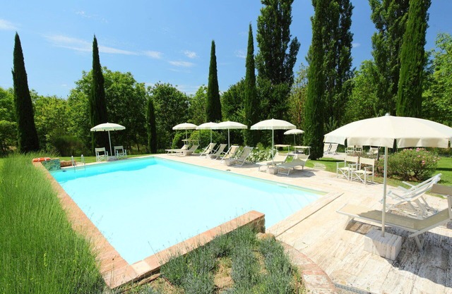 Precioso apartamento en villa para 5 personas con piscina, WIFI, TV y patio