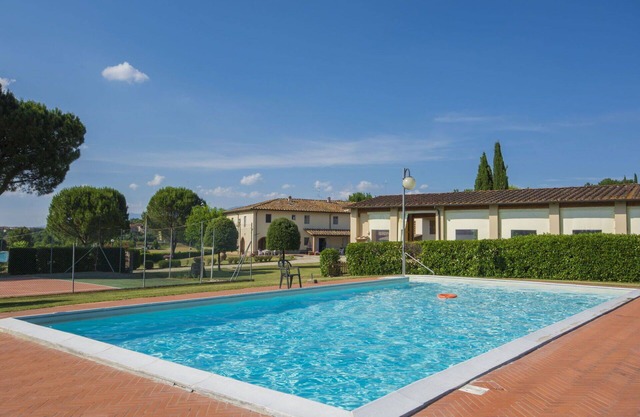 Bonito apartamento en villa para 7 personas con piscina, WIFI, TV y mascotas permitida