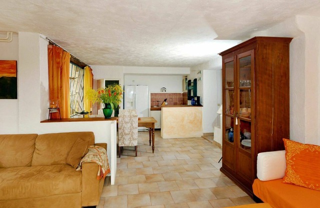 Precioso apartamento en villa con WIFI, piscina, TV, terraza, mascotas permitida y aparcamiento