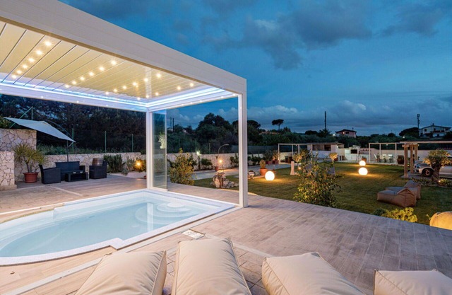 Hermoso apartamento en villa para 3 personas con WIFI, piscina, A/C, TV y patio