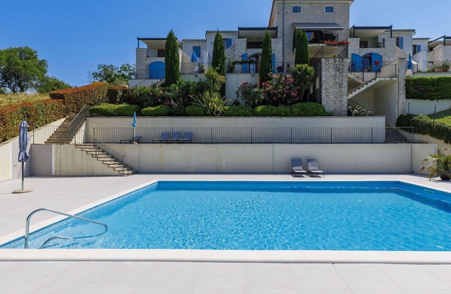 Precioso apartamento en villa para 5 personas con piscina, WIFI, A/C, TV y terraza