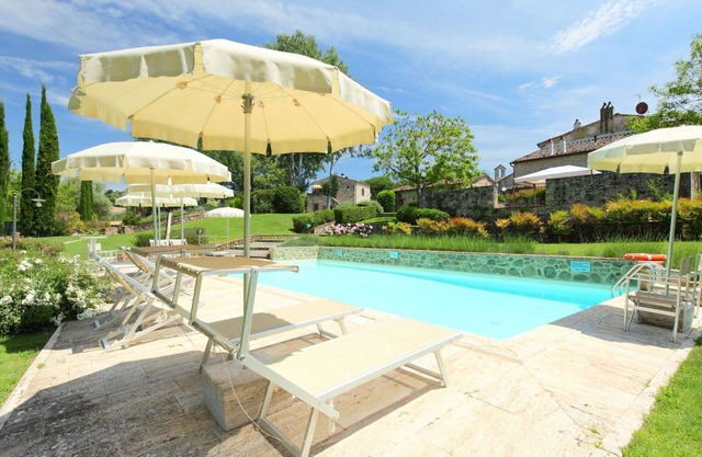 Bonito apartamento en villa para 6 personas con piscina, WIFI, TV y patio