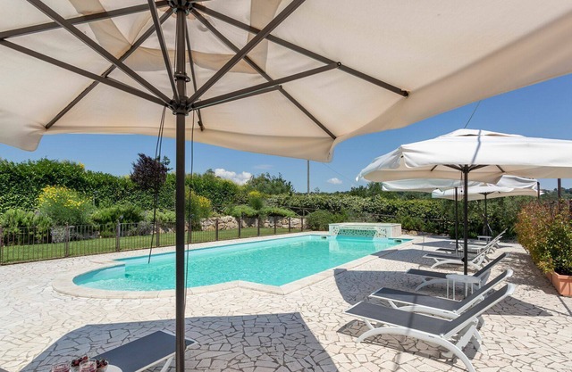 Acogedor apartamento en villa con piscina, jacuzzi, WIFI, A/C, TV, vista panorámica, aparcamiento