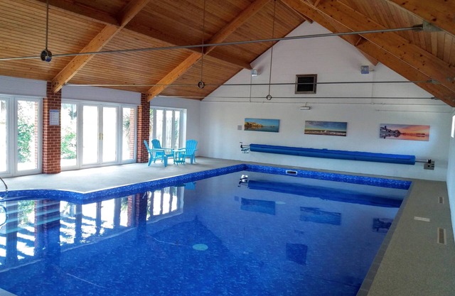 Encantador espacioso granero nr Cromer. Jardín cerrado. Piscina cubierta compartida y área de juegos