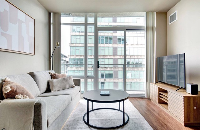 Lovely Bellevue 2BR w/ Gym, W/D & Roof Deck, near Downtown, by Blueground