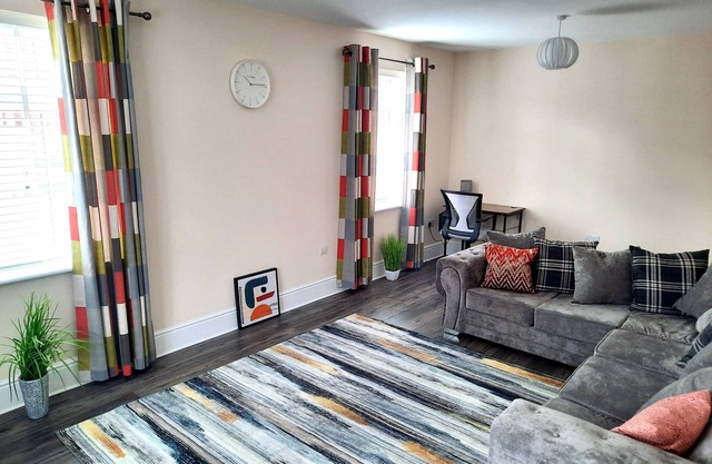 Lovely detached 4 bedroom home for holiday or business