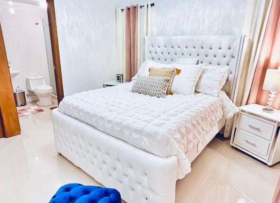 Lovely 3-bedroom condo with pool