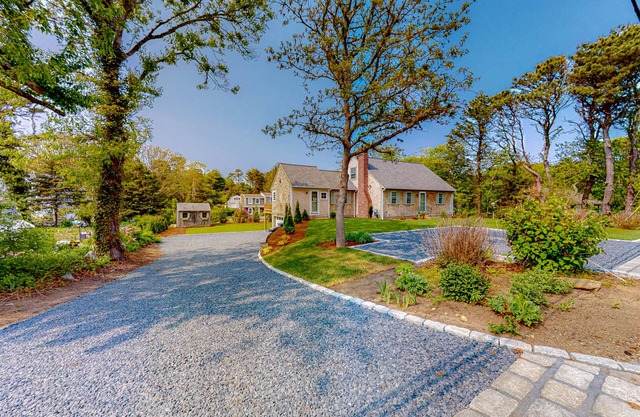 Lovely dog-friendly home w/ fireplace, central AC, full kitchen, & washer/dryer