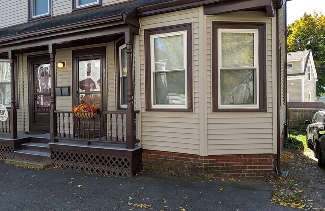 Lovely Downtown Beverly