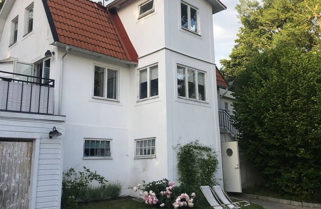 Encantadora villa familiar cerca de un lago y la ciudad de Estocolmo