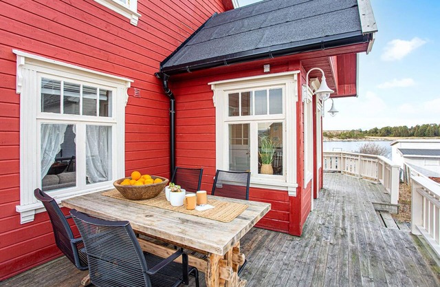 Lovely home in Abelvær with WiFi