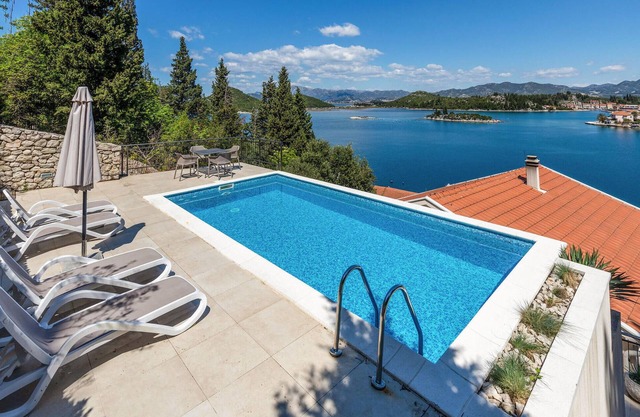 Preciosa casa en Blace con sauna