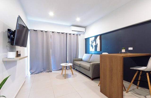 Lovely One Bedroom Apartment w/ Amazing Location