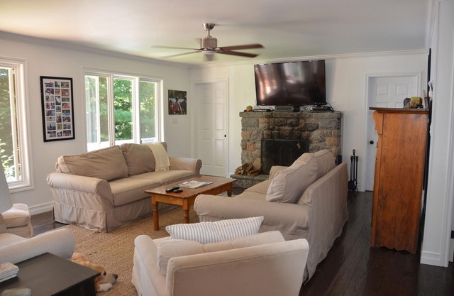 Hermosa cabaña pintoresca en una tranquila bahía en el lago Rosseau, Muskoka