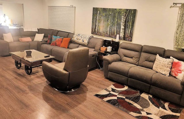 Lovely Santa Monica Home Sleeps 10