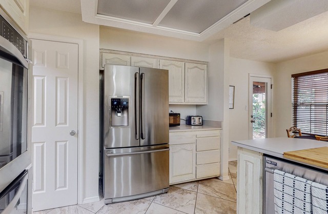 Lovely Secure Gated Community - 2MBR -Jetted Tub