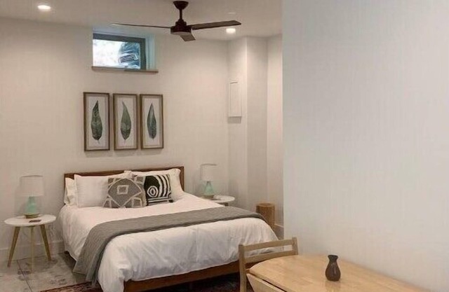 Lovely, serene studio apartment close to downtown and Biltmore Village.