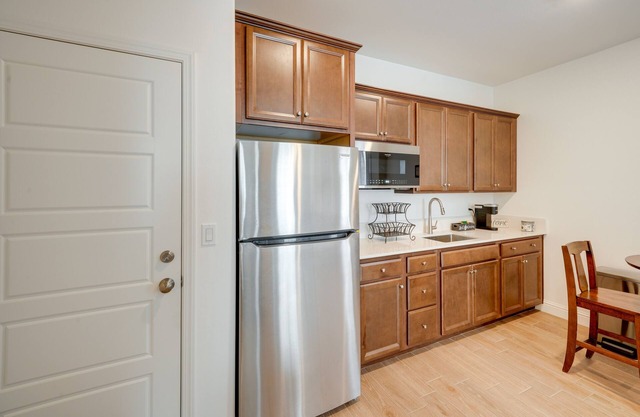 Lovely Shafter Home ~ 8 Mi to Riverwalk Plaza!