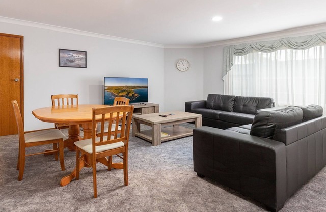 Lovely Single Level Villa close to Rockpool Beach, Tuncurry