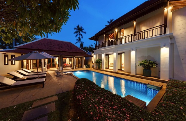 Villa de lujo "Plumeria" con piscina privada, jardín y acceso a la playa.