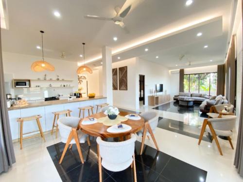 Lovina Seaview Hill Villa