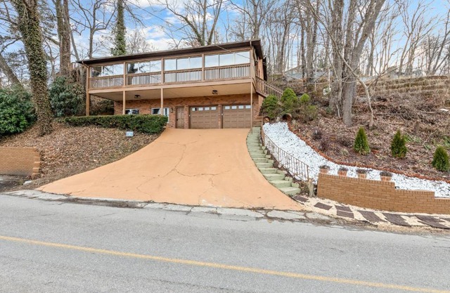 Lower Lakeshore Living