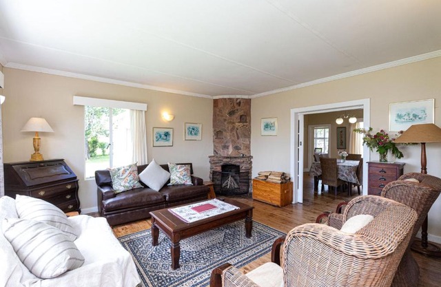 Lowestoffe Country Lodge - Walnut